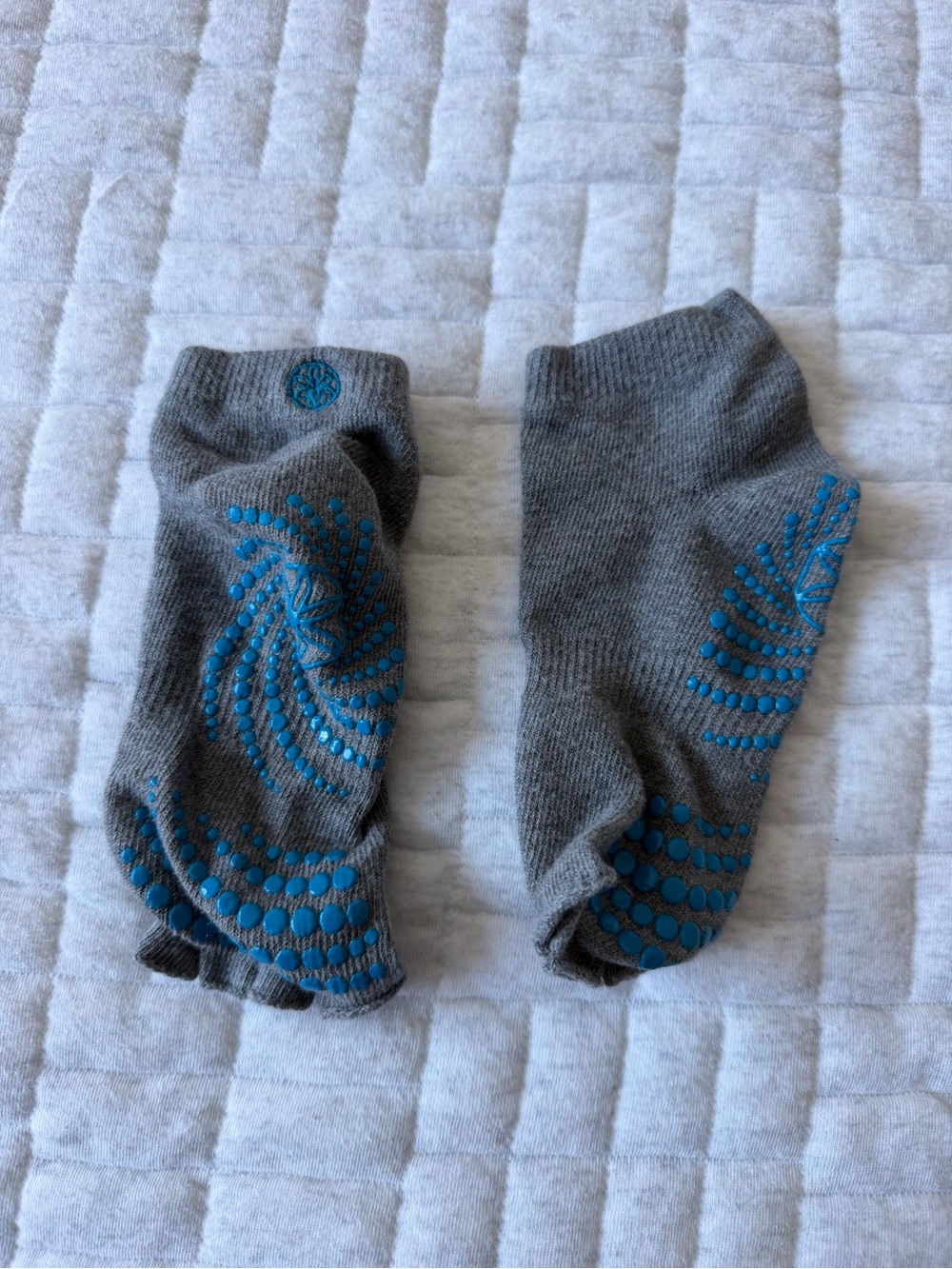 Grip Ankle Socks - Gray with Blue Non-Slip Dots